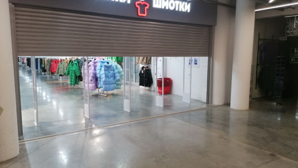 Магазин Тапки-Шмотки, г. Новосибирск, ТЦ Амстердам - проход 5 метров