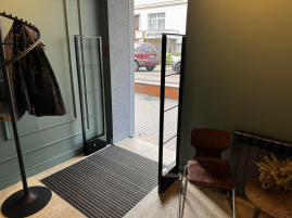 Магазин Тишина: Винил и Звук, г. Калининград, 1-й Октябрьский пр. 5 - проход 1 метр