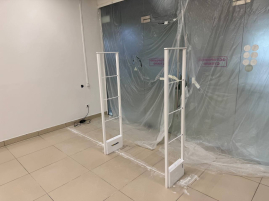 Магазин Black&White, г. Воронеж, ТЦ Атмосфера - проход 180 см