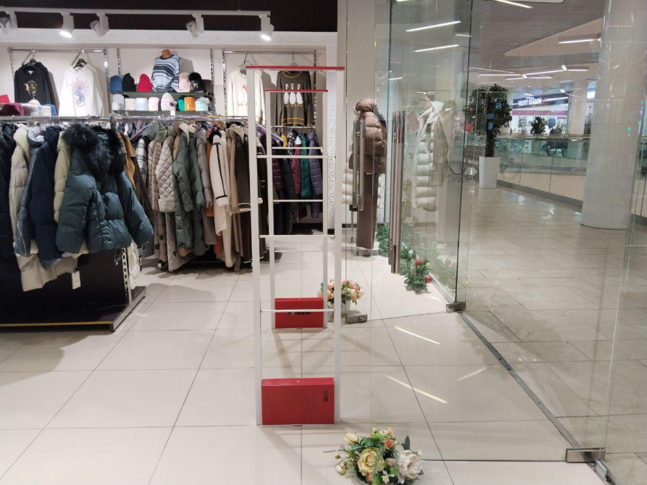 Магазин Валентина, г. Тула, ТРЦ Макси - проход 180 см2