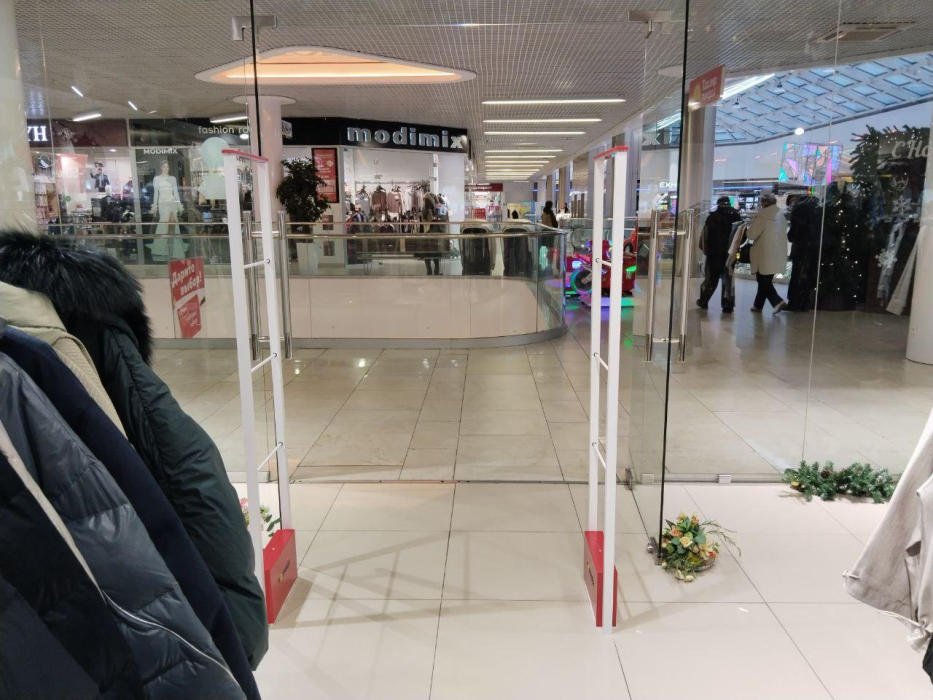 Магазин Валентина, г. Тула, ТРЦ Макси - проход 180 см3