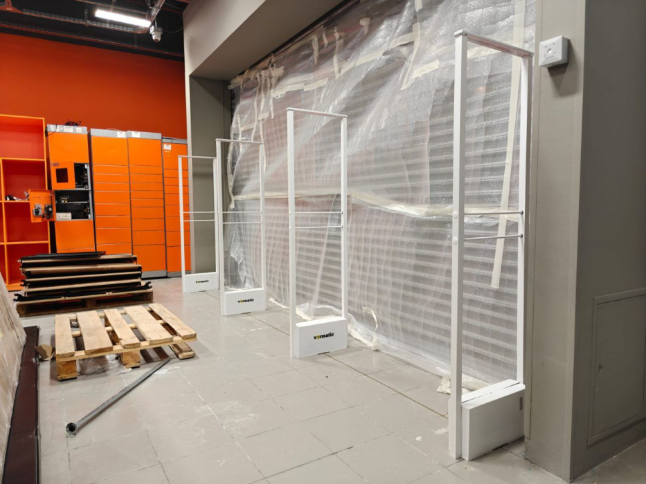 Магазин DNS, г. Москва, ТЦ Домодедовский - проход 450 см2