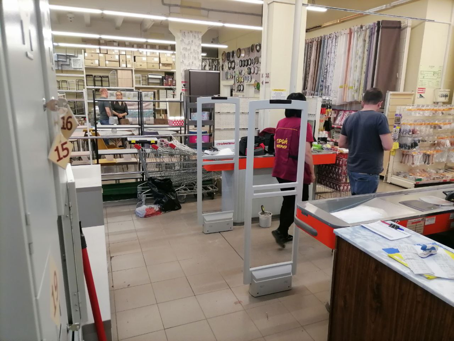 Гипермаркет Сом, Свердловская область, г. Первоуральск, просп. Ильича 29А - проход 140 см1