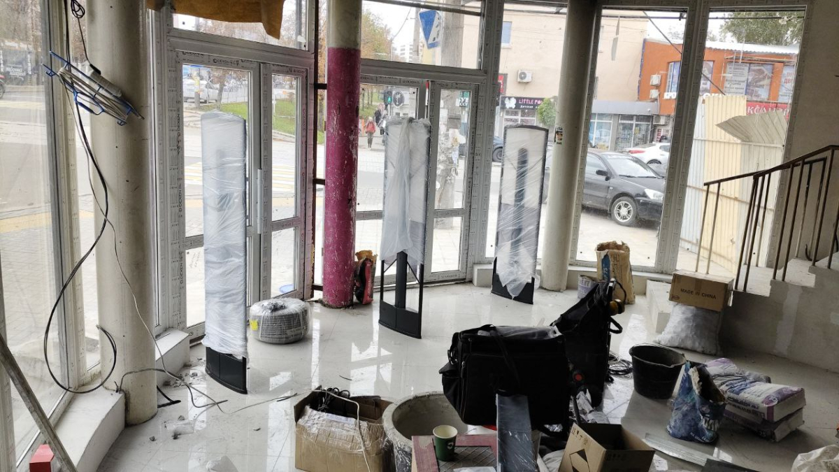 Магазин JOYMISS, г. Мариуполь, проспект Металлургов 64 - проход 3 метра0