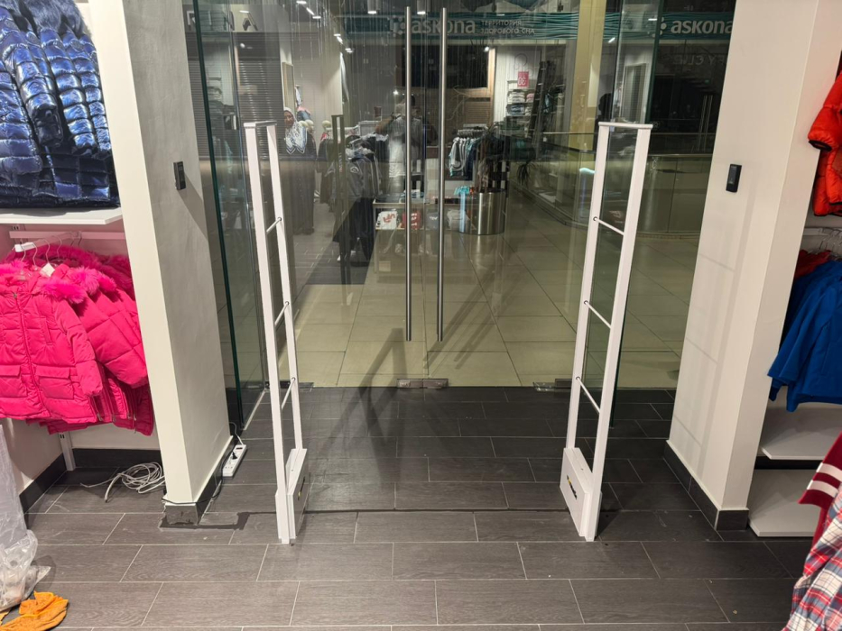 Магазин Original Marines, г. Сочи, ТРЦ МореМолл - проход 180 см1