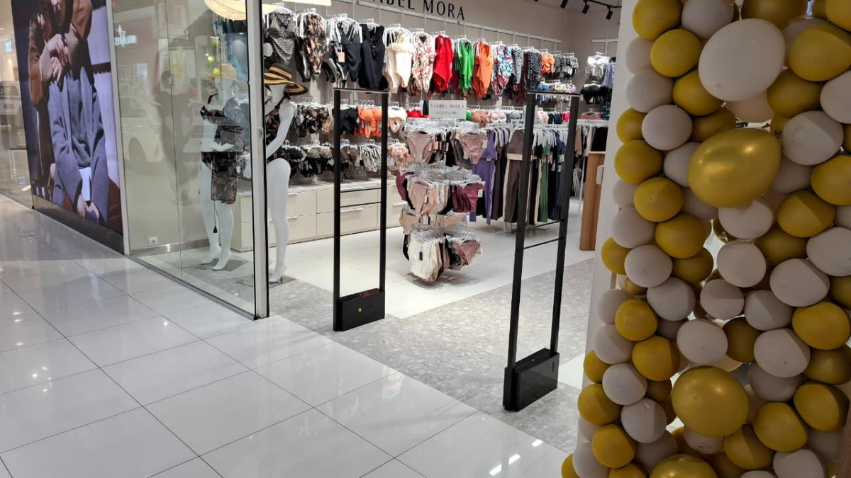 Магазин YSABEL MORA, г. Таганрог, ТРЦ Мармелад - проход 2 метра2