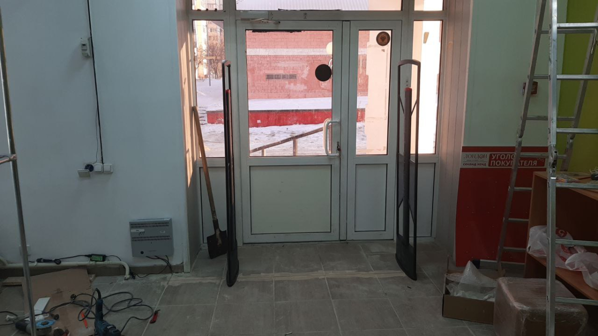 Секонд-хенд Лондон, г. Белгород, ул. Щорса 54 - проход 140 см0