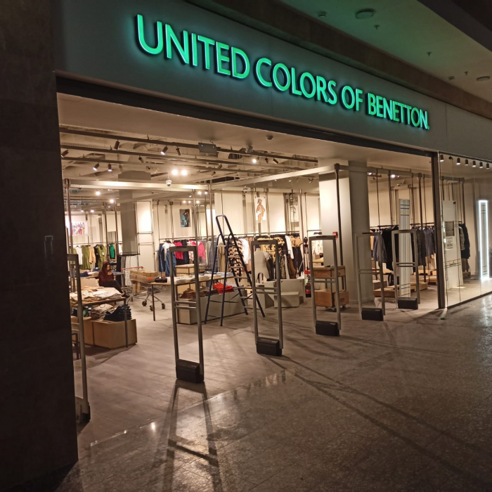 Магазин United Colors of Benetton, г. Нижний Новгород, ТРК Фантастика - проход 8 метров1