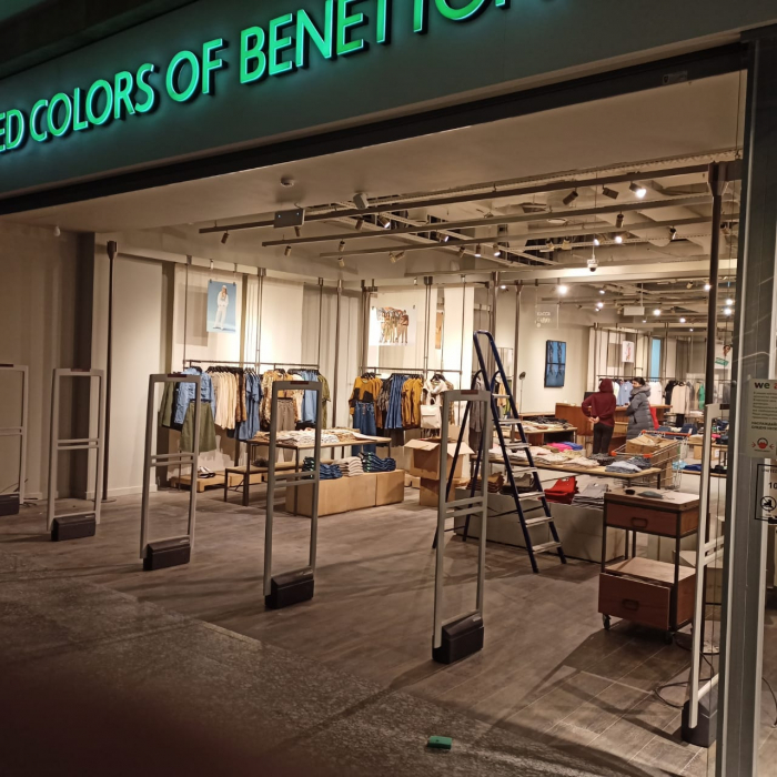 Магазин United Colors of Benetton, г. Нижний Новгород, ТРК Фантастика - проход 8 метров0