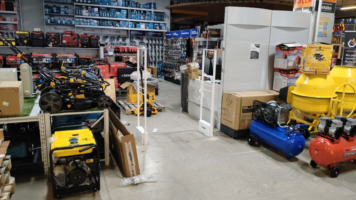 Магазин Кубань Инструмент, Ростовская область, г. Аксай, Аксайский проспект 21, ТЦ Мир ремонта - проход 180 см2