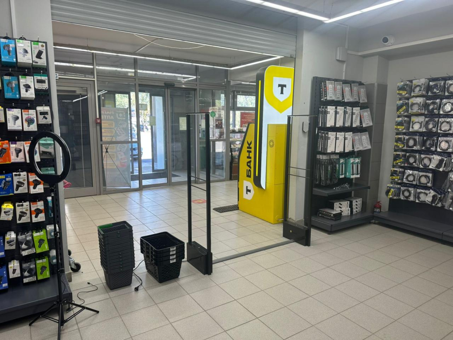 Магазин HOCO, г. Пенза, проспект Строителей 50А - проход 3 метра0