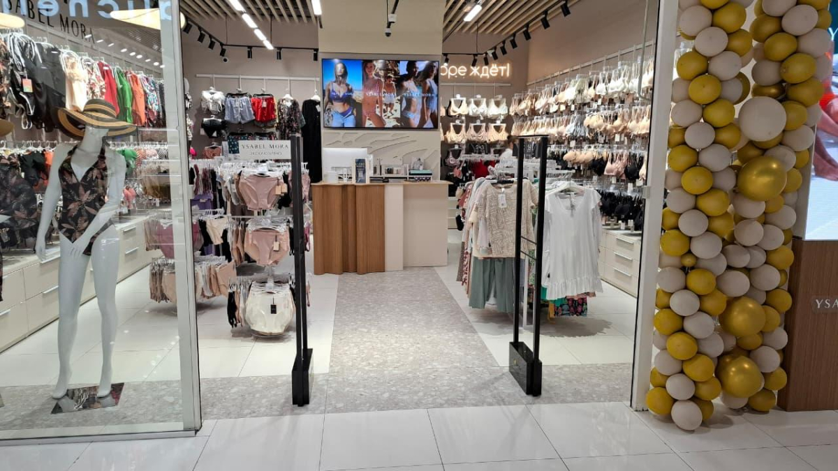 Магазин YSABEL MORA, г. Таганрог, ТРЦ Мармелад - проход 2 метра0