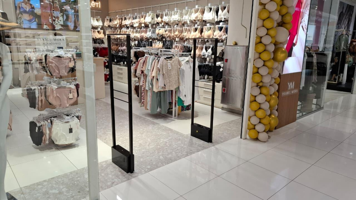 Магазин YSABEL MORA, г. Таганрог, ТРЦ Мармелад - проход 2 метра1
