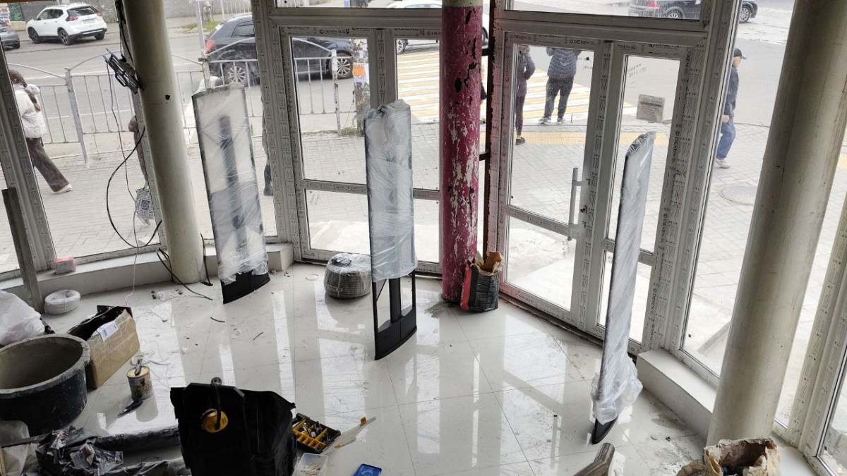 Магазин JOYMISS, г. Мариуполь, проспект Металлургов 64 - проход 3 метра2