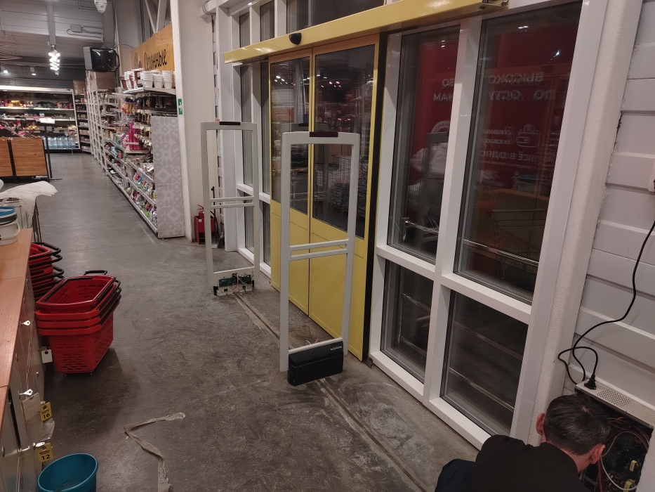 Гипермаркет Абсолют, Республика Бурятия, с. Нижняя Иволга, ул. Школьная 22 - проход по 2 метра0