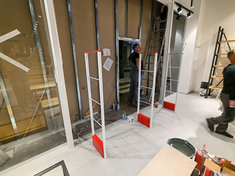 Магазин Levi's, г. Санкт-Петербург, ТРЦ Галерея - проход 3 метра1