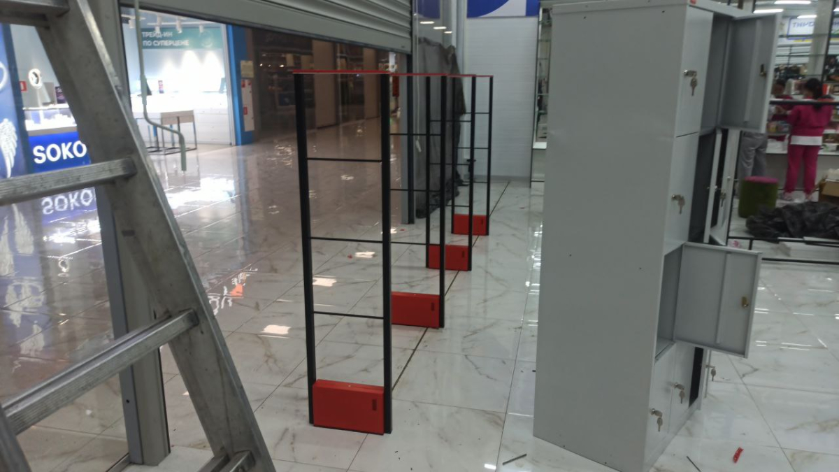 Магазин Семейный Континент, г. Тамбов, ТЦ Лента - проход 4 метра2