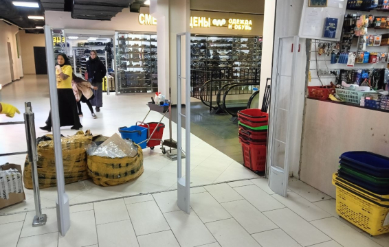 Магазин Смешные цены, г. Москва, ул. Шарикоподшипниковская 11 стр 5 - проход 140 см