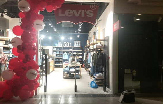 Магазин Levi's, г. Ростов-на-Дону, ТРЦ Горизонт - проход 260 см