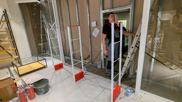 Магазин Levi's, г. Санкт-Петербург, ТРЦ Галерея - проход 3 метра