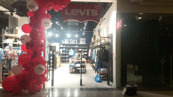 Магазин Levi's, г. Ростов-на-Дону, ТРЦ Горизонт - проход 260 см